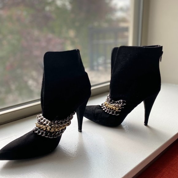 Gold Link Black Bootie - Picture 3 of 4